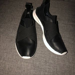 PRIVO SNEAKERS WOMENS SIZE 7.5 black leather